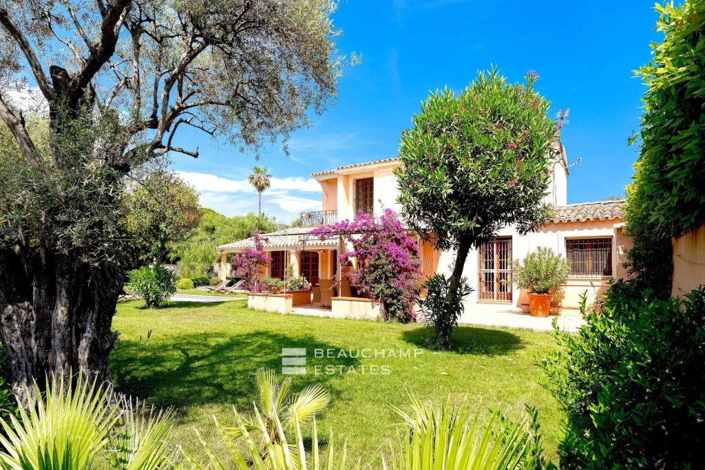 4-bedroom Provençal villa with a swimming pool, just a short walk from the beaches – Cap d’Antibes