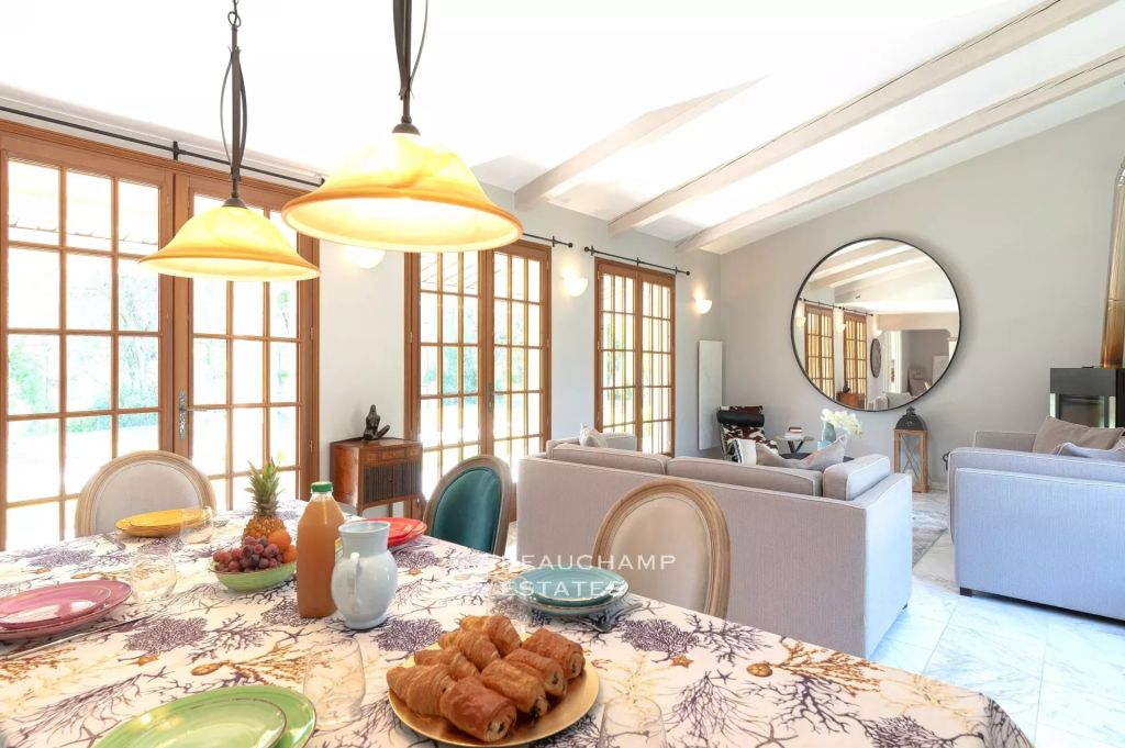 4-bedroom Provençal villa with a swimming pool, just a short walk from the beaches – Cap d’Antibes