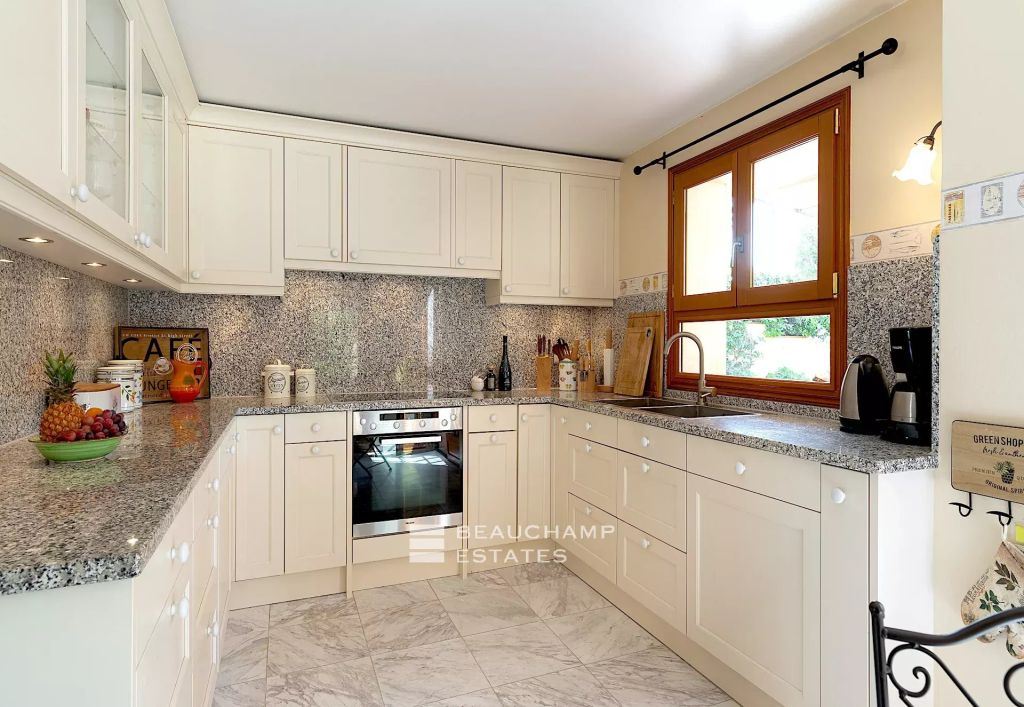 4-bedroom Provençal villa with a swimming pool, just a short walk from the beaches – Cap d’Antibes