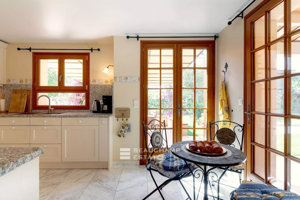 4-bedroom Provençal villa with a swimming pool, just a short walk from the beaches – Cap d’Antibes