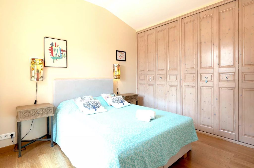 4-bedroom Provençal villa with a swimming pool, just a short walk from the beaches – Cap d’Antibes