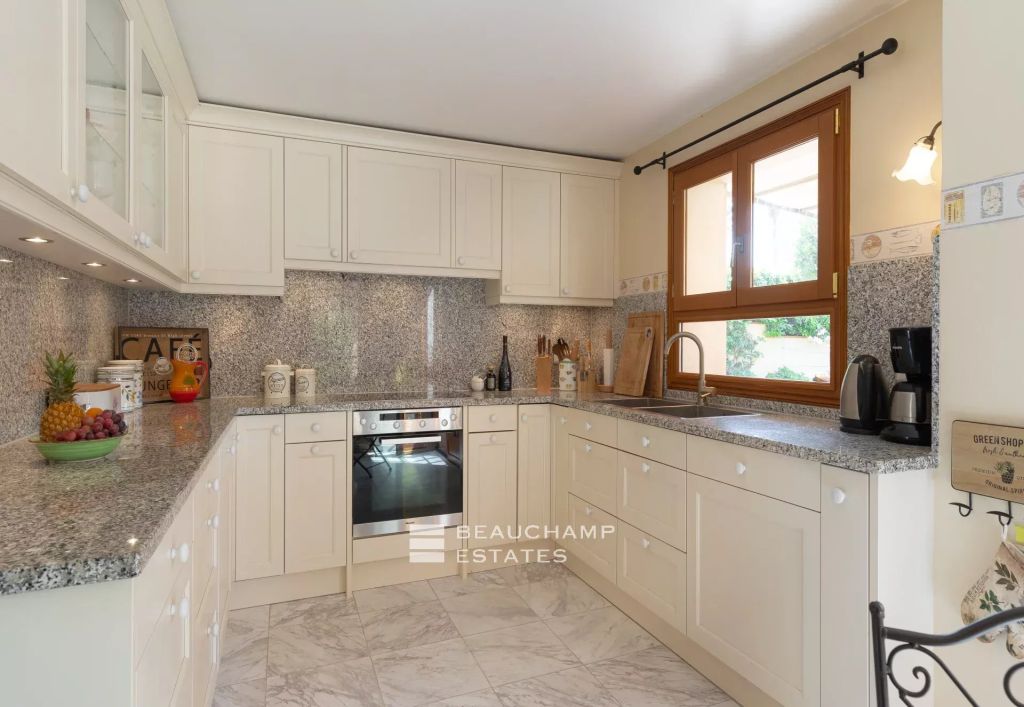 4-bedroom Provençal villa with a swimming pool, just a short walk from the beaches – Cap d’Antibes