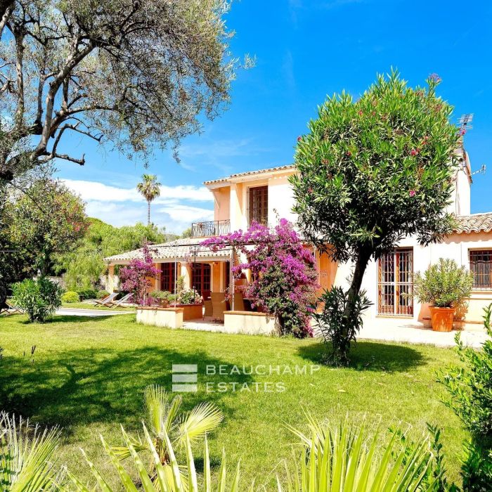 4-bedroom Provençal villa with a swimming pool, just a short walk from the beaches – Cap d’Antibes