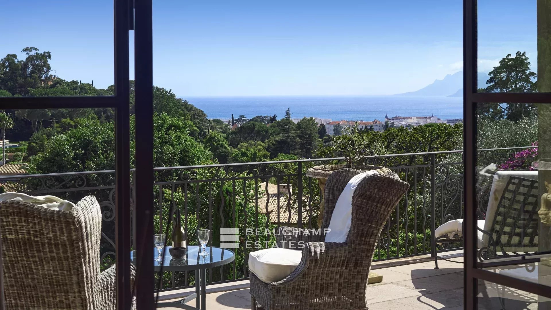 6-bedroom property with sea view – Cannes Californie 6-bedroom property with sea view – Cannes Californie