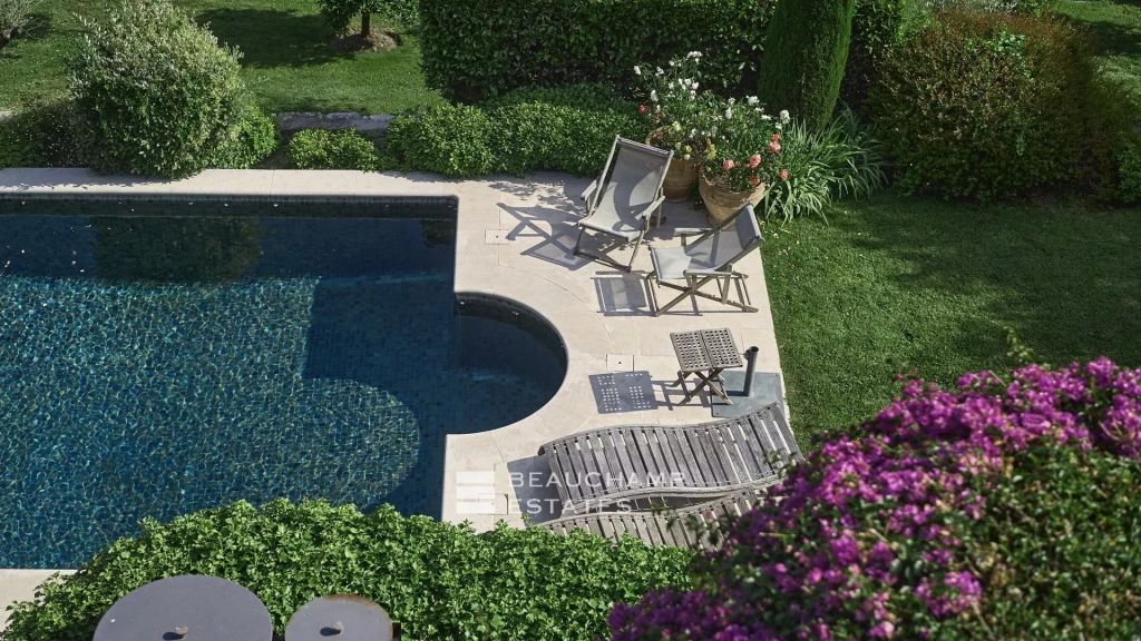 Property with panoramic sea view – Cannes Californie