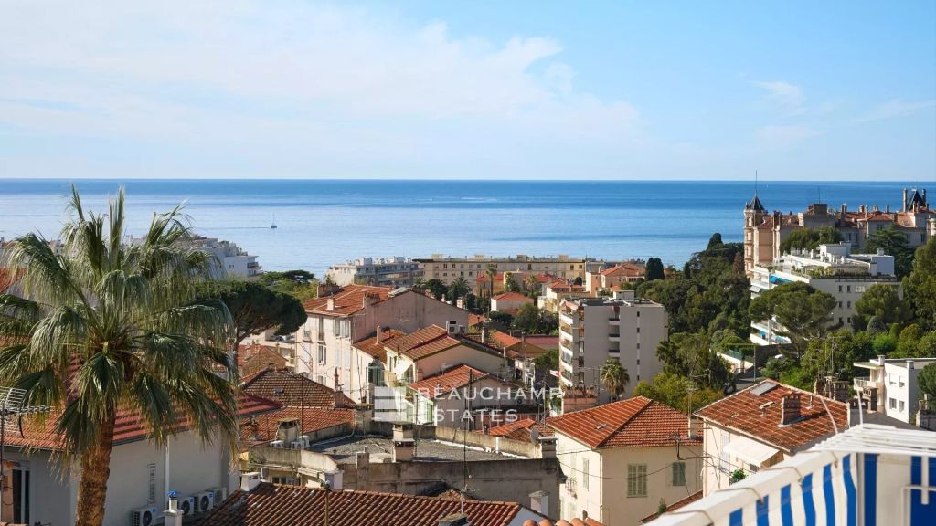 SOLE AGENT  – 2-bedroom apartment with sea view – Cannes Stanislas