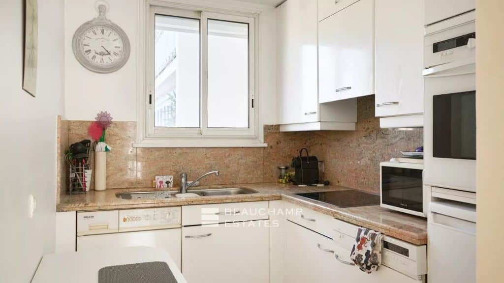 SOLE AGENT  – 2-bedroom apartment with sea view – Cannes Stanislas