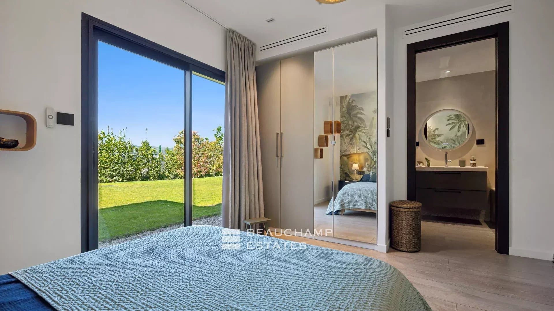 Contemporary 4-bedroom villa in Mouans-Sartoux with a pool Contemporary 4-bedroom villa in Mouans-Sartoux with a pool