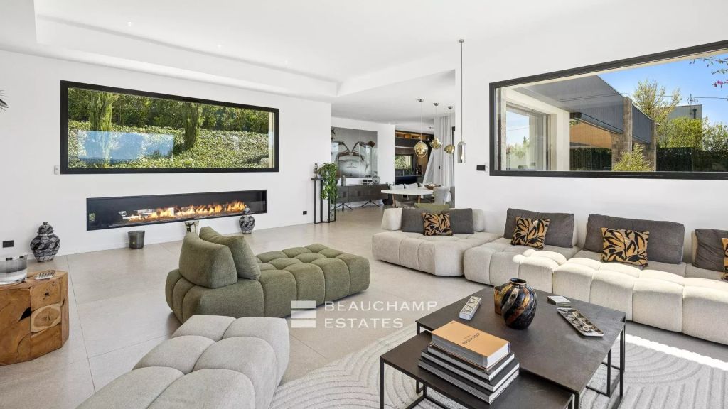 Contemporary 4-bedroom villa in Mouans-Sartoux with a pool