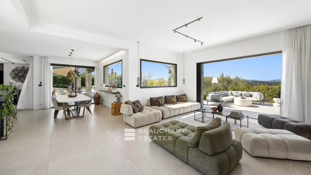 Contemporary 4-bedroom villa in Mouans-Sartoux with a pool