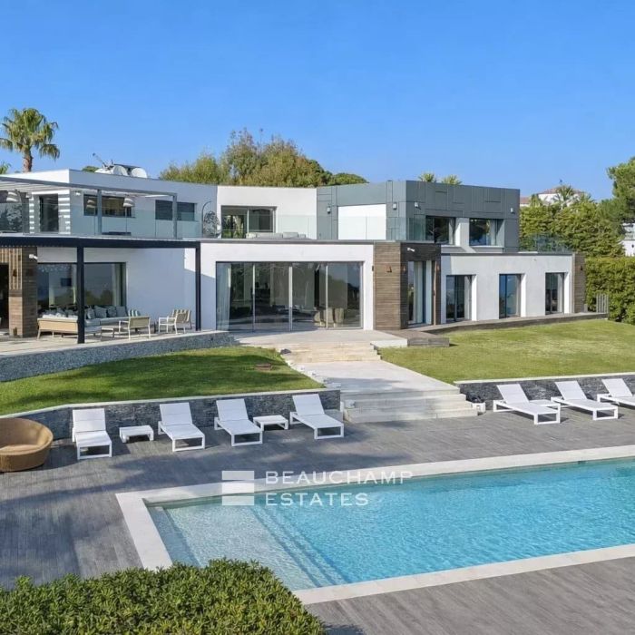 Contemporary 5-bedroom villa with panoramic sea view – Super Cannes