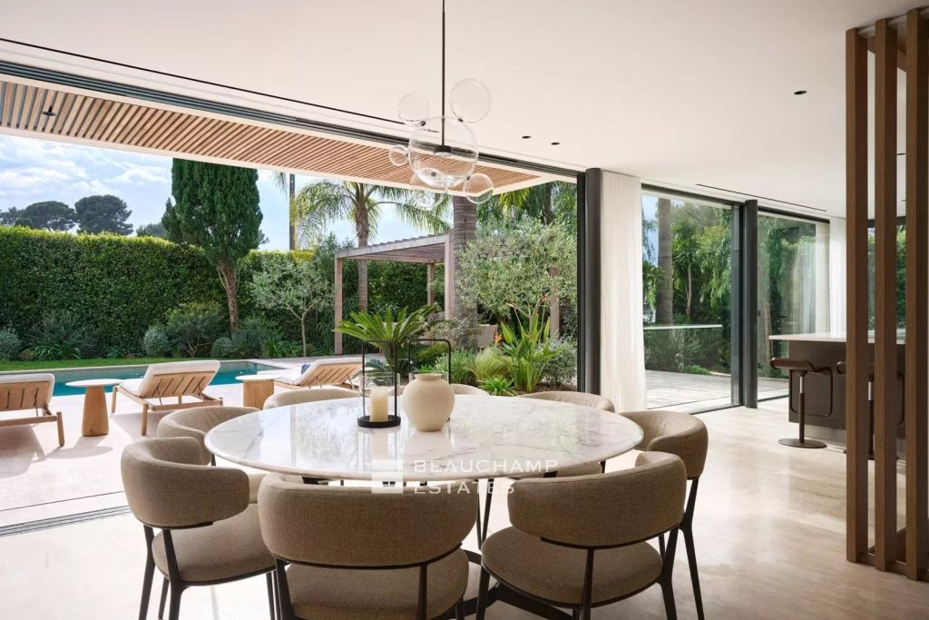 Contemporary 5-bedroom villa within walking distance of the beaches – Cap d’Antibes