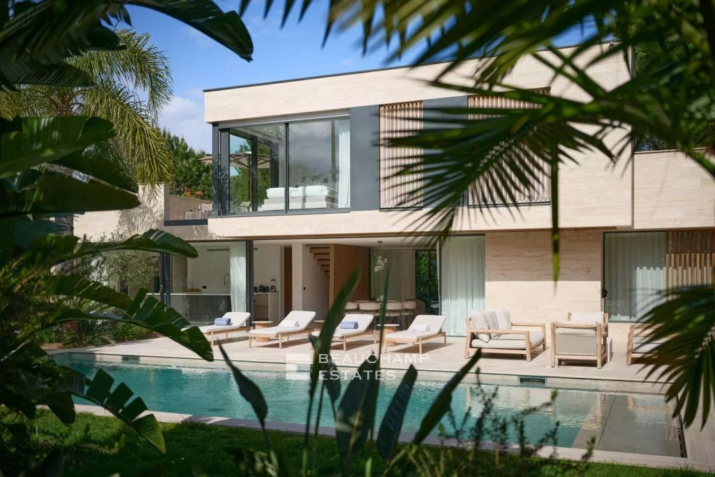 Contemporary 5-bedroom villa within walking distance of the beaches – Cap d’Antibes