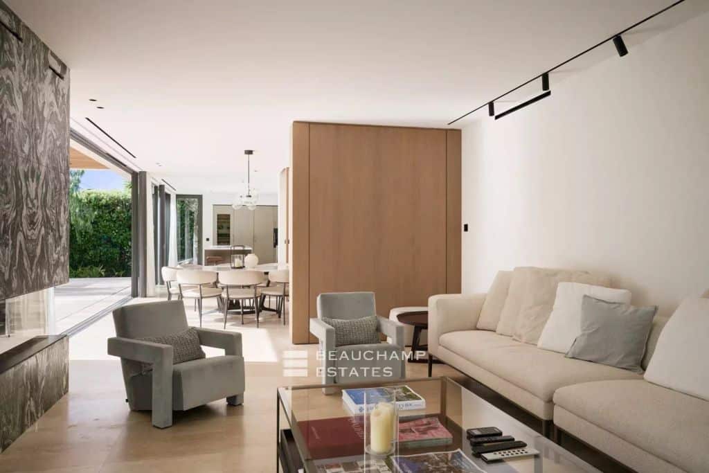 Contemporary 5-bedroom villa within walking distance of the beaches – Cap d’Antibes
