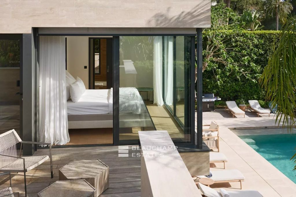 Contemporary 5-bedroom villa within walking distance of the beaches – Cap d’Antibes