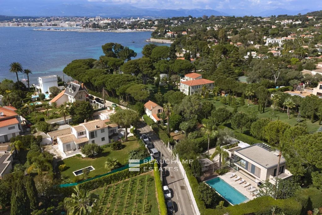 Contemporary 5-bedroom villa within walking distance of the beaches – Cap d’Antibes