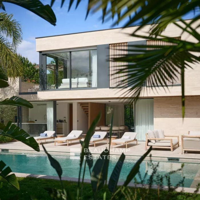 Contemporary 5-bedroom villa within walking distance of the beaches – Cap d’Antibes