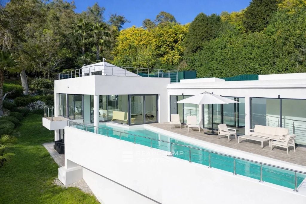 Contemporary villa – sea view & generous volumes – Cannes