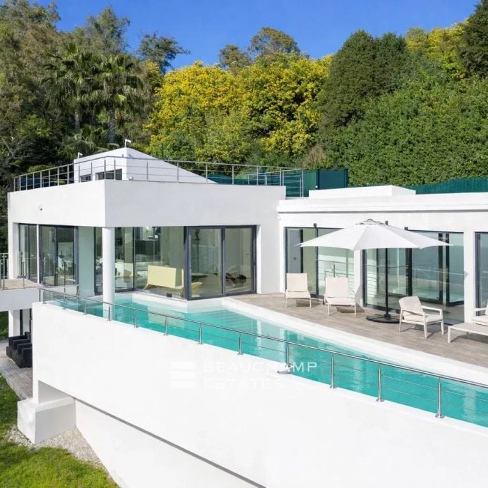 Villa contemporaine – vue mer & volumes généreux – Cannes