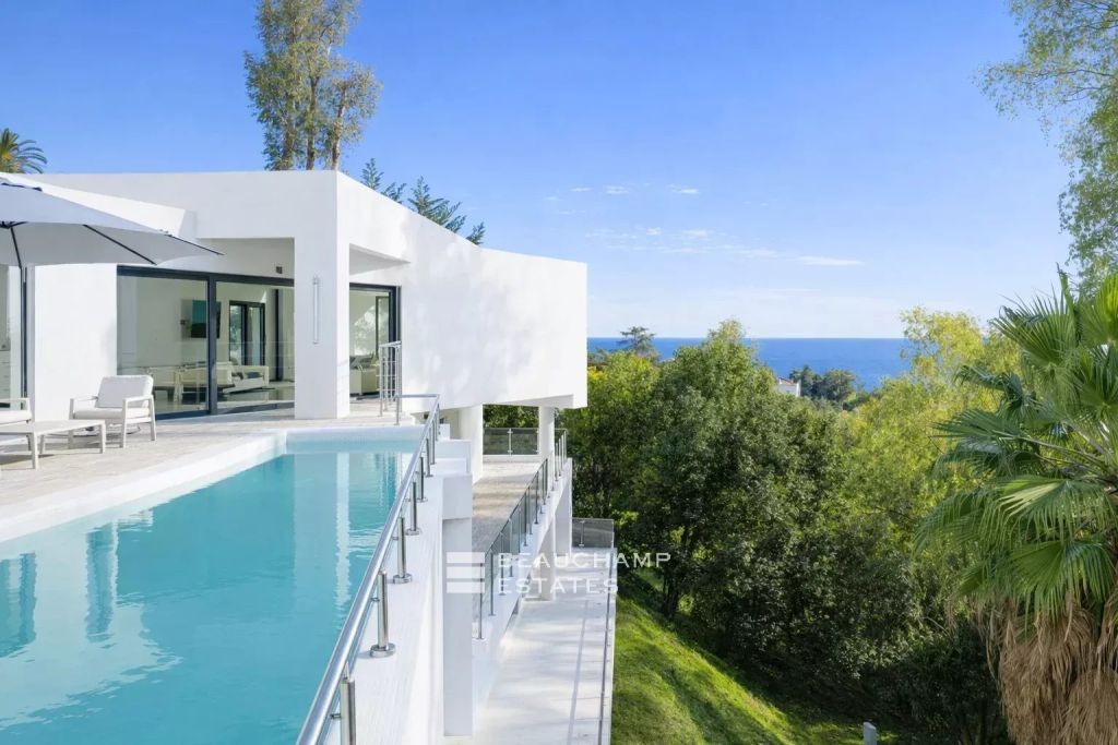 Contemporary villa – sea view & generous volumes – Cannes
