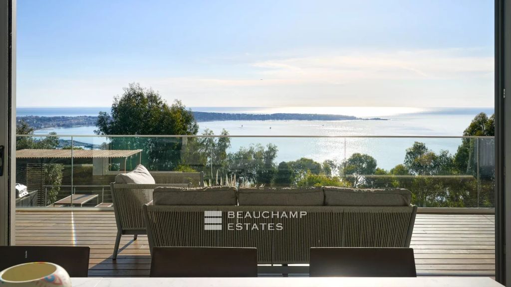 Contemporary villa with panoramic sea view – Cannes