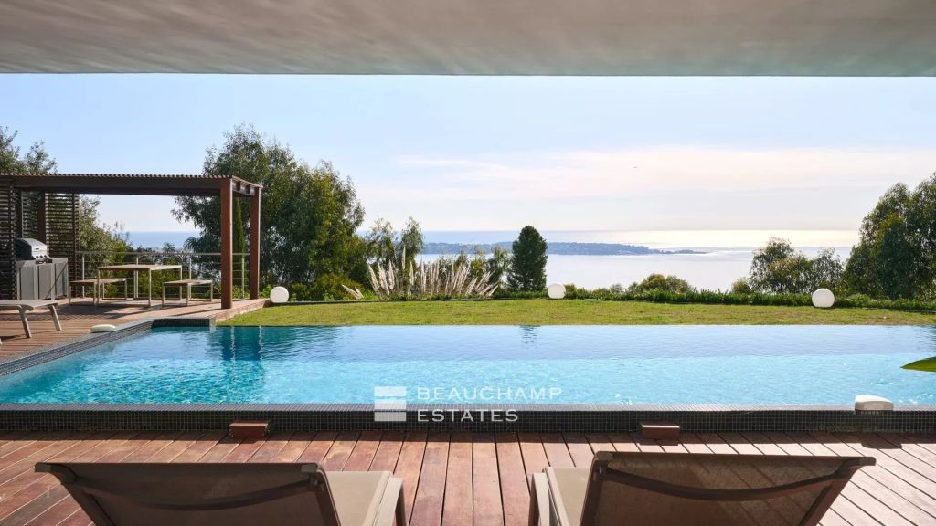 Contemporary villa with panoramic sea view – Cannes