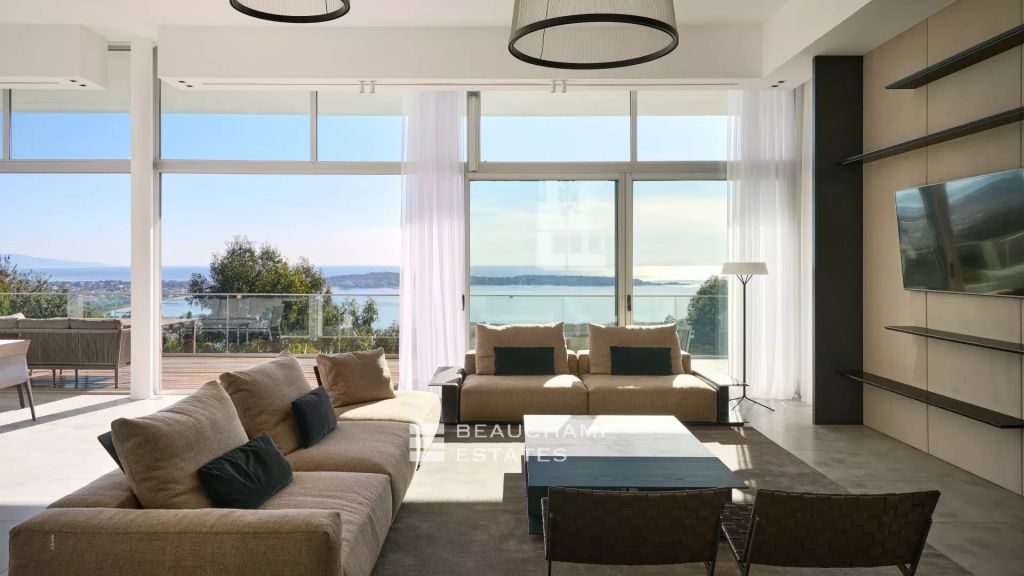 Contemporary villa with panoramic sea view – Cannes