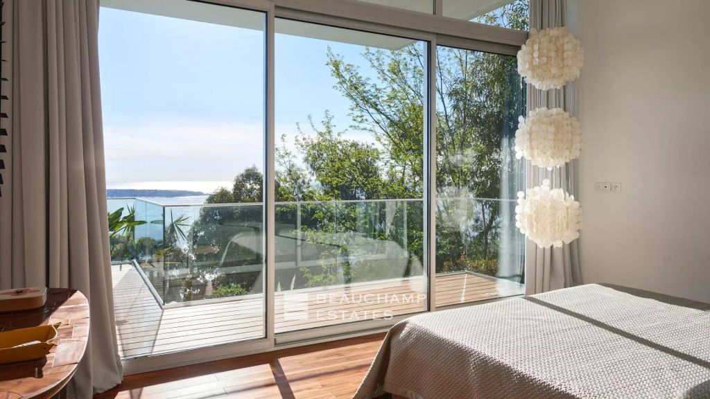 Contemporary villa with panoramic sea view – Cannes