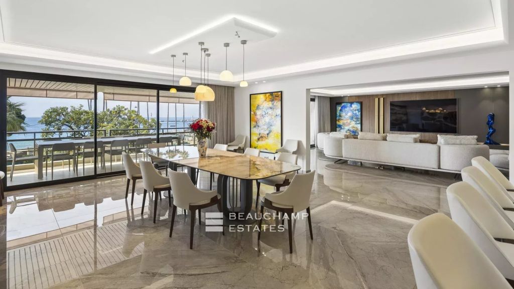Apartment with terrace and panoramic sea views – Cannes Palais des Festivals