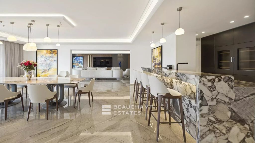 Apartment with terrace and panoramic sea views – Cannes Palais des Festivals