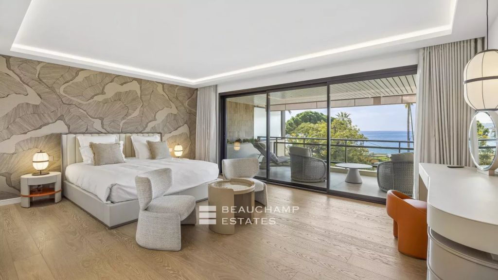 Apartment with terrace and panoramic sea views – Cannes Palais des Festivals
