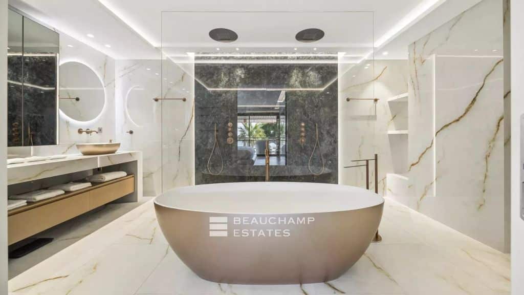 Apartment with terrace and panoramic sea views – Cannes Palais des Festivals