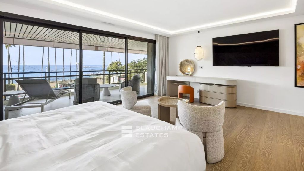 Apartment with terrace and panoramic sea views – Cannes Palais des Festivals