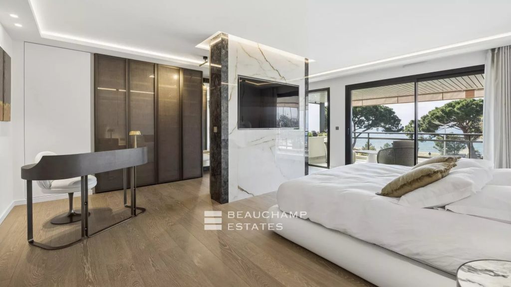 Apartment with terrace and panoramic sea views – Cannes Palais des Festivals