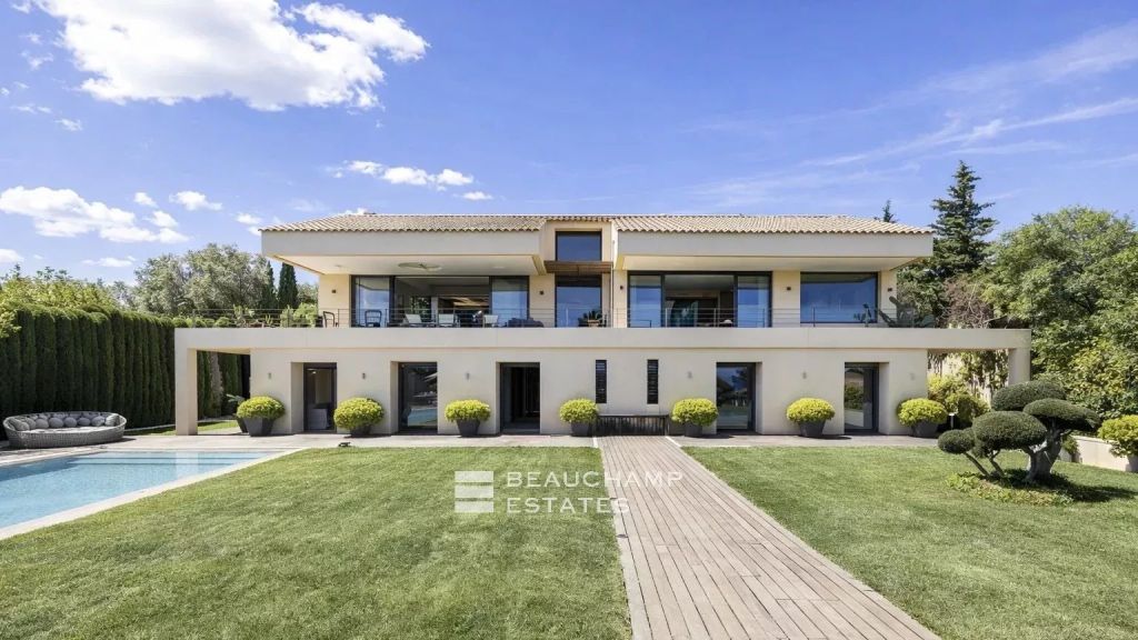 Exceptional Villa in Pampelonne Bay – Walking Distance to Iconic Beaches
