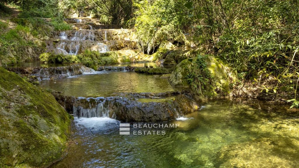EXCLUSIVE LISTING – Private estate 9 bedrooms with river access – Fayence
