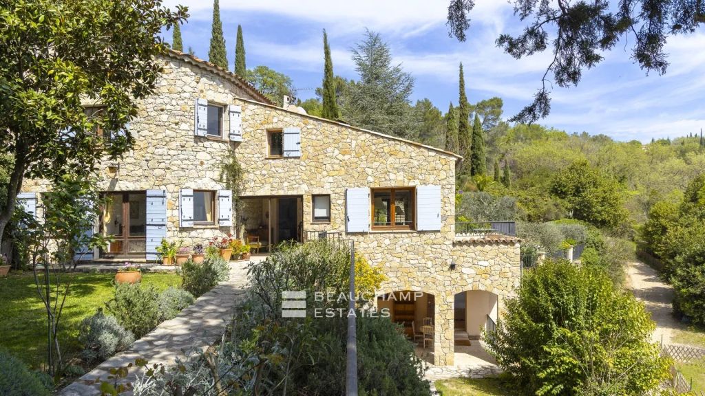 EXCLUSIVE LISTING – Private estate 9 bedrooms with river access – Fayence