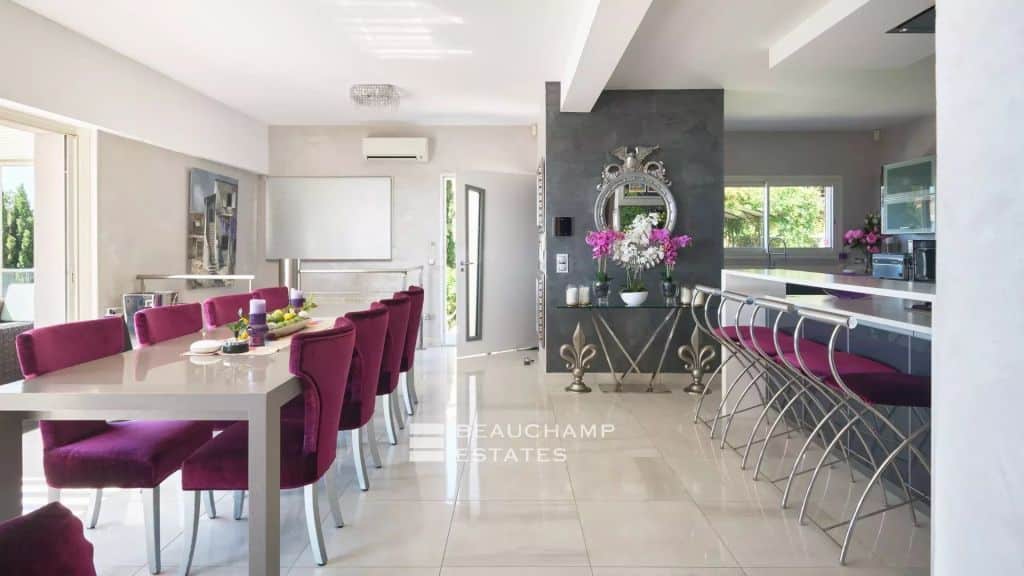 Exclusive – Stunning 5-bedroom modern villa with panoramic sea view – Golfe Juan