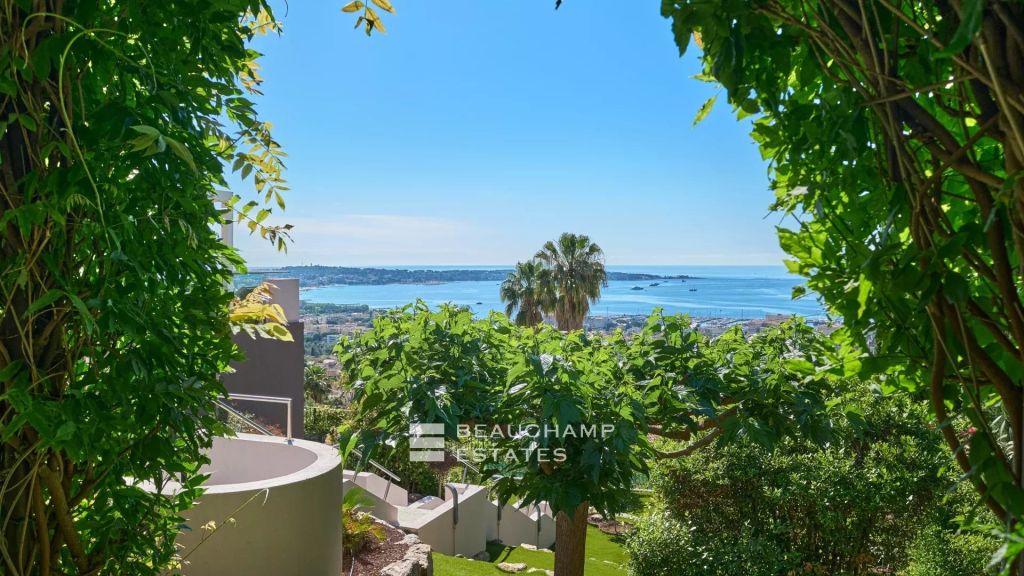 Exclusive – Stunning 5-bedroom modern villa with panoramic sea view – Golfe Juan