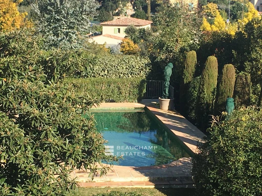 Five-bedroom Neo-Provençal villa with sea view – Mougins
