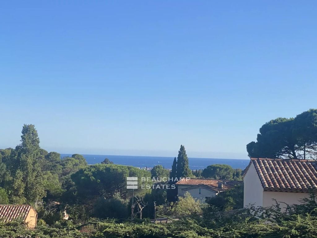 Five-bedroom Neo-Provençal villa with sea view – Mougins