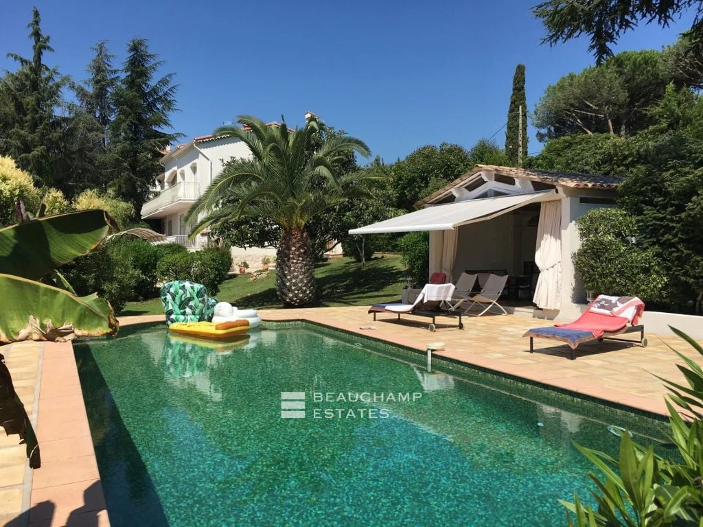 Five-bedroom Neo-Provençal villa with sea view – Mougins