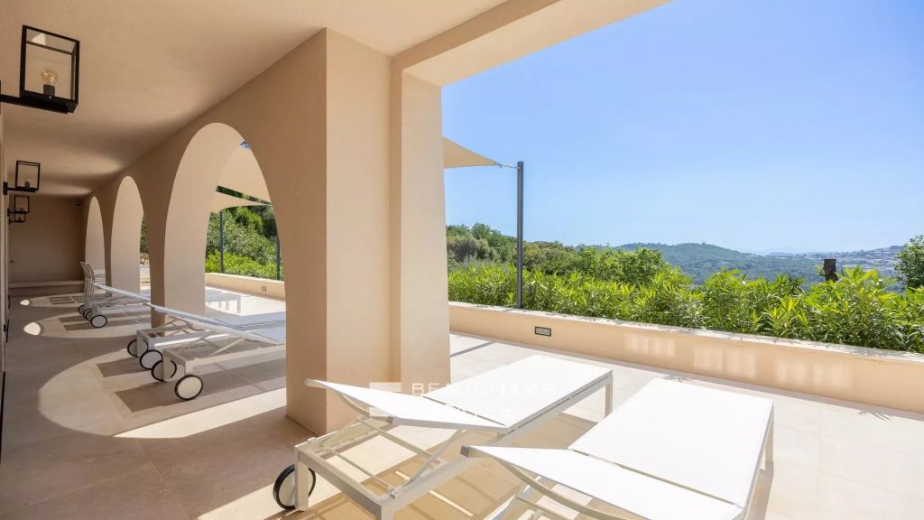 Gassin Hills – Exceptional Renovated Villa with Pool & Sunset Views
