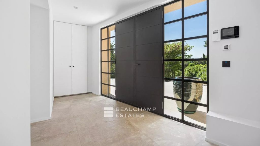 Gassin Hills – Exceptional Renovated Villa with Pool & Sunset Views