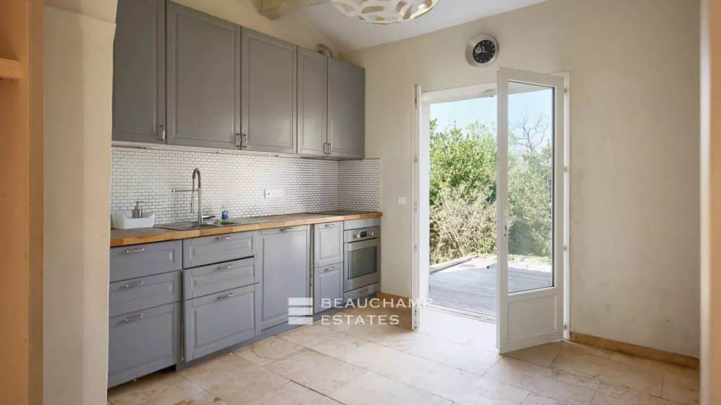 House with swimming pool to renovate Gassin