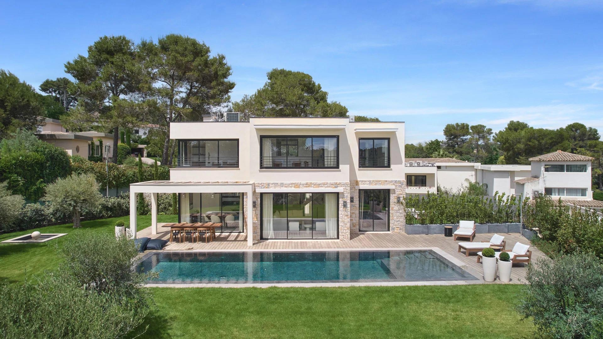 Luxury Mouans-Sartoux holiday rentals | Beauchamp Estates Luxury Mouans-Sartoux holiday rentals | Beauchamp Estates