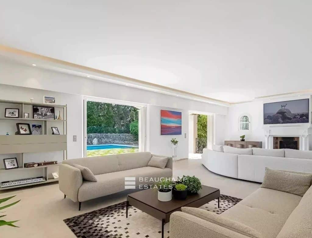 Neo-Provençal 5-bedroom villa with pool – Valbonne