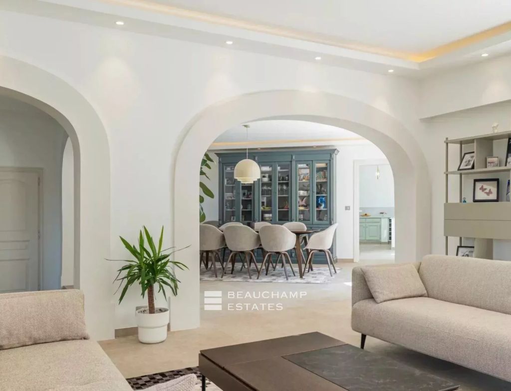 Neo-Provençal 5-bedroom villa with pool – Valbonne