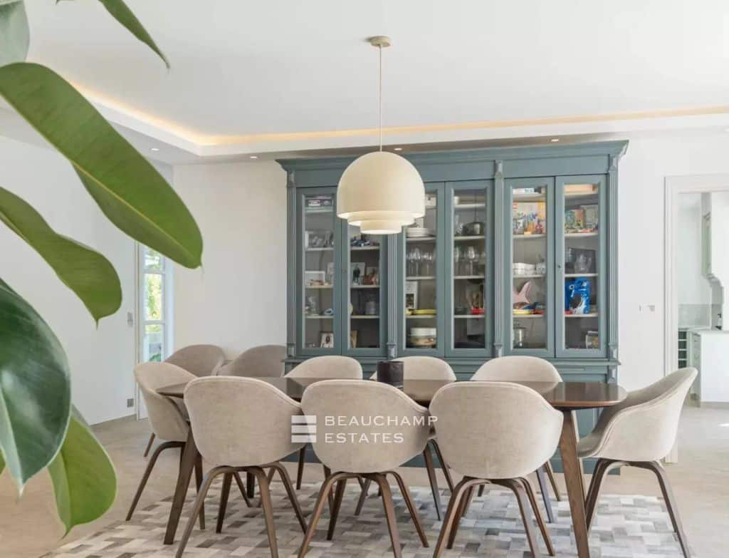 Neo-Provençal 5-bedroom villa with pool – Valbonne