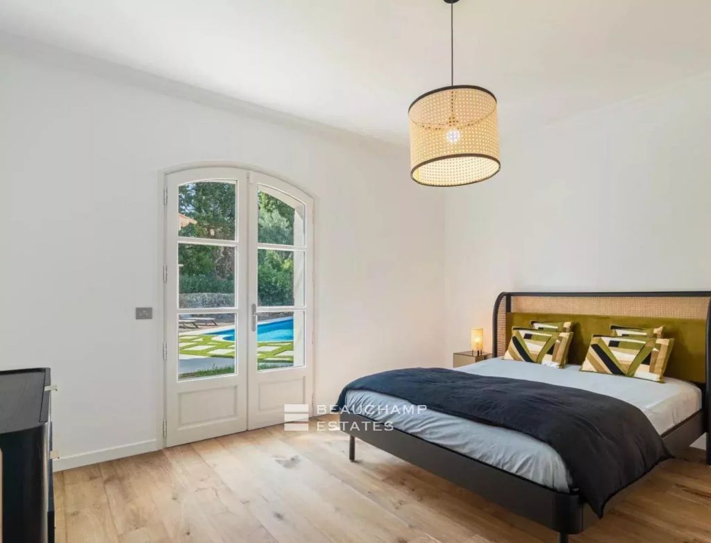 Neo-Provençal 5-bedroom villa with pool – Valbonne